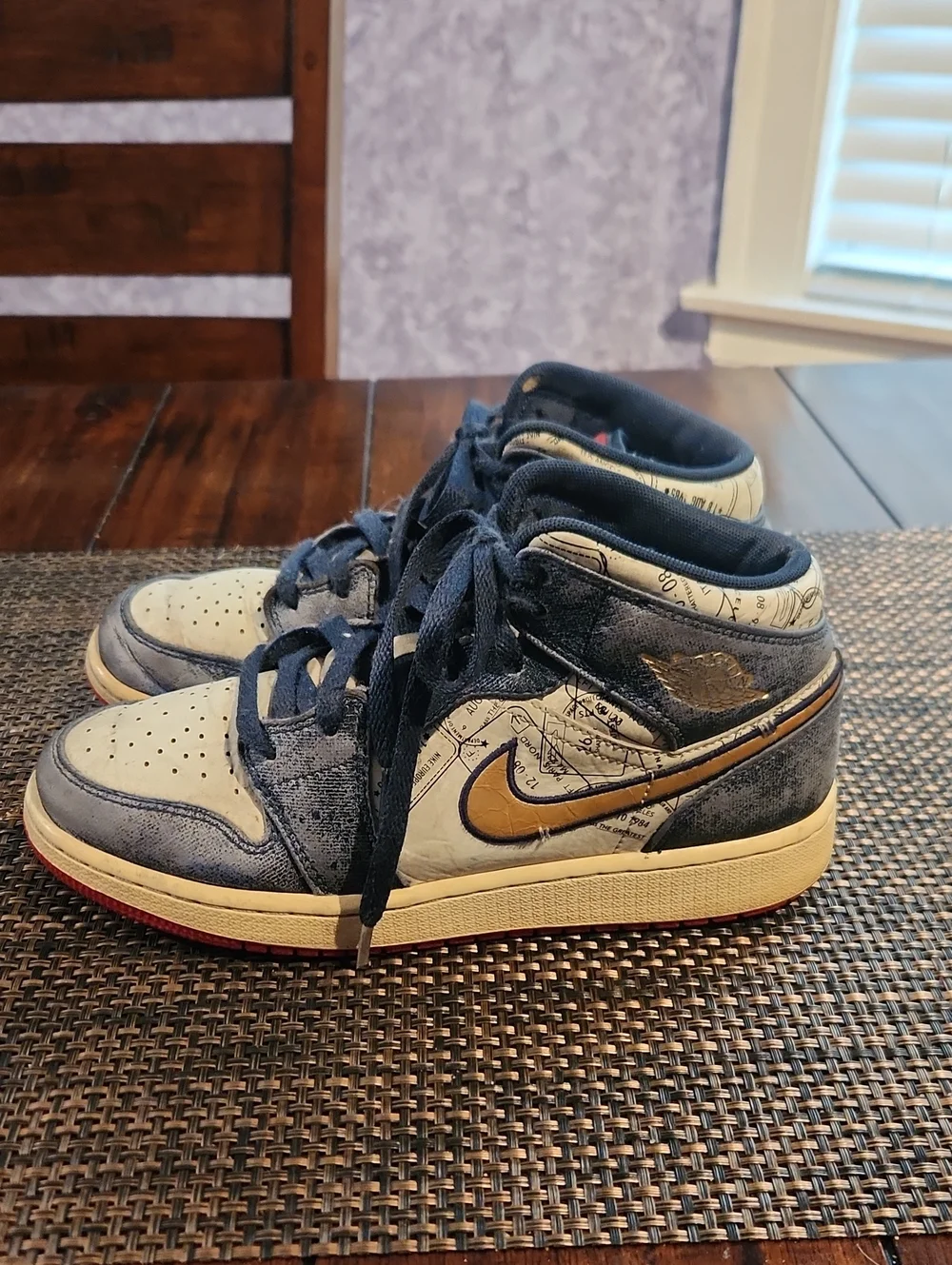 Nike Jordans 1 Mid' Top Blue and Gold - Sneakers, 5.5Y